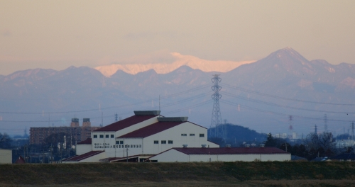 Another distant white peak, this one to the right of Asamayama. The map suggests that the only big mountain out this way is Azumayasan 四阿山.
